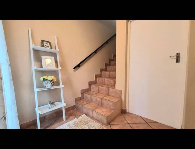 3 BEDROOM TOWNHOUSE FOR SALE IN ISLAND VIEW
